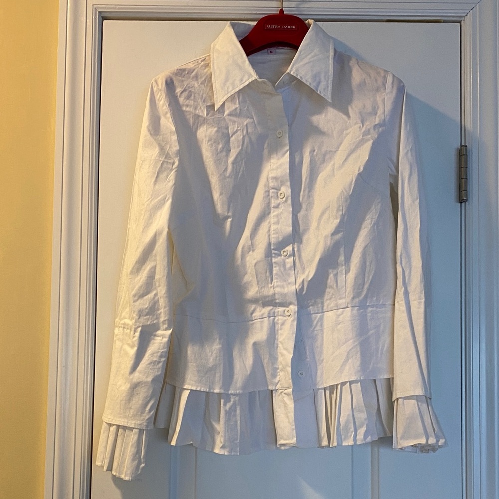Gigi Florence Cotton Stretch Button Down Ruffled Hem Sleeves Blouse